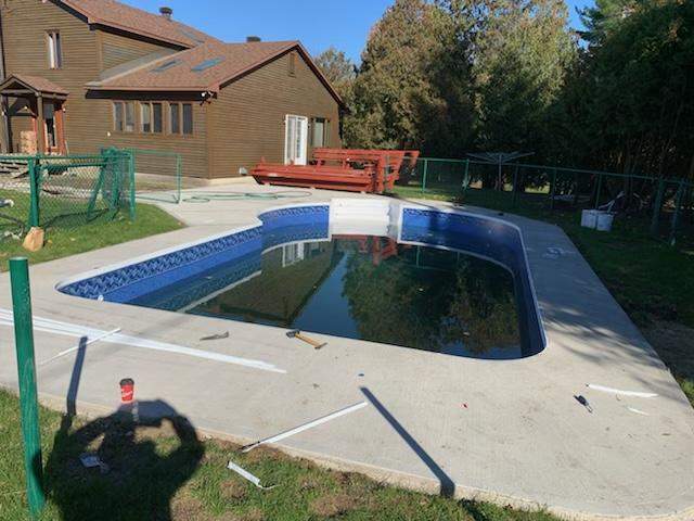 Piscine rénovée Laval