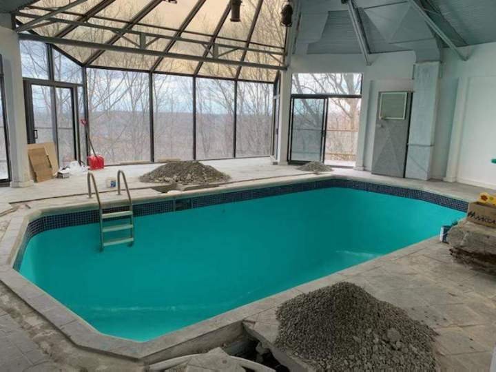 Piscine intérieure en travaux Laval
